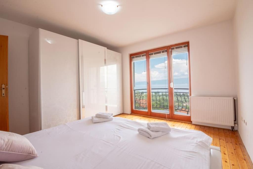Casa Farmak - 4 Bedroom Lux Apartment With Infinity Pool & Lake View 오흐리드 외부 사진