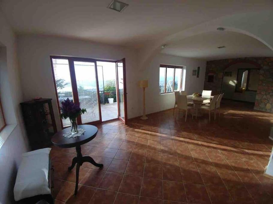 Casa Farmak - 4 Bedroom Lux Apartment With Infinity Pool & Lake View 오흐리드 외부 사진
