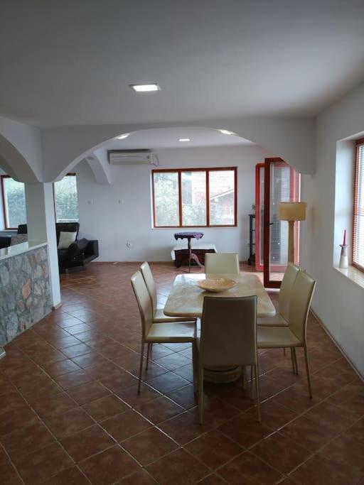 Casa Farmak - 4 Bedroom Lux Apartment With Infinity Pool & Lake View 오흐리드 외부 사진