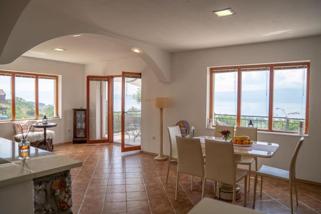 Casa Farmak - 4 Bedroom Lux Apartment With Infinity Pool & Lake View 오흐리드 외부 사진