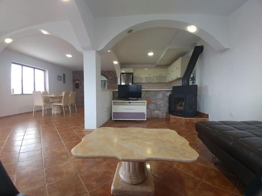 Casa Farmak - 4 Bedroom Lux Apartment With Infinity Pool & Lake View 오흐리드 외부 사진