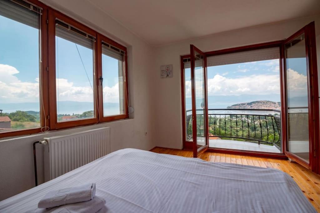 Casa Farmak - 4 Bedroom Lux Apartment With Infinity Pool & Lake View 오흐리드 외부 사진
